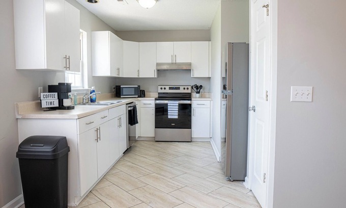 Winterville House | Vista Breeze - Cozy Modern Vista that Sleeps 6