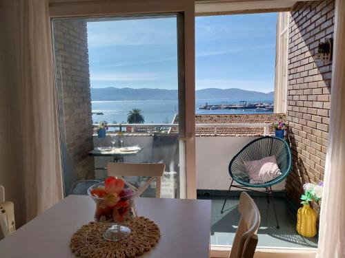 Sanxenxo Apartment | Vista faro, playa panadeira