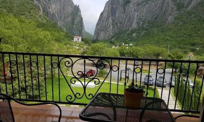 Hidalgo Hotel | Vista Potrero - Hotel, Camping & Events