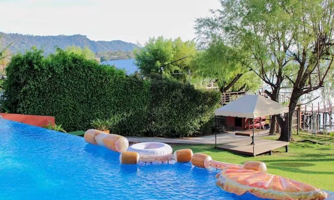 Coatepeque Villa | Vista Verde Suite, Villa Noelia, beautiful house on Lake Coatepeque.