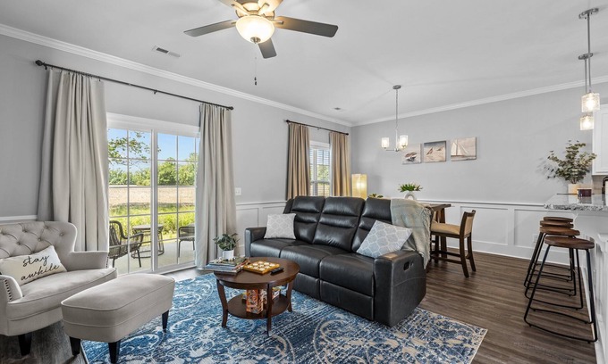 Greenville House | Vistapoint, minutes away from ECU/hospital, restaurants, and city attractions.