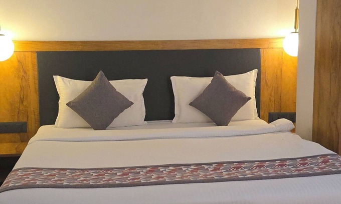 Rabale Cabin | Vistara Residency