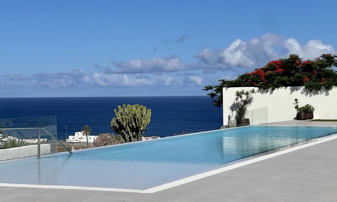 Agaete Apartment | Vivelorural Agaete 2D infinity pool & great views