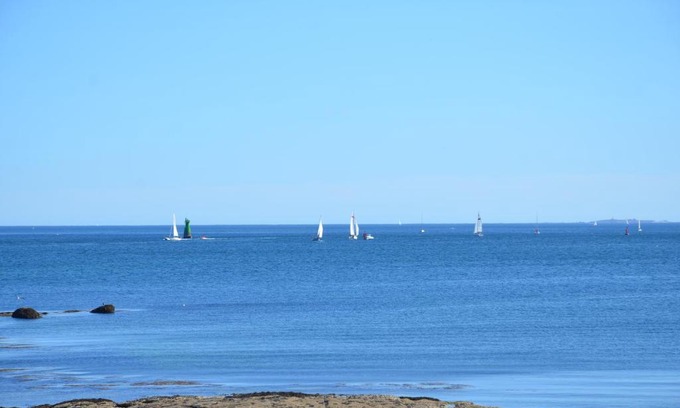 Concarneau Apartment | Votre VUE EN BLEU ! Très lumineux, Vue mer exceptionnelle et plages, wir sprechen flieBen deutsch, we speak English