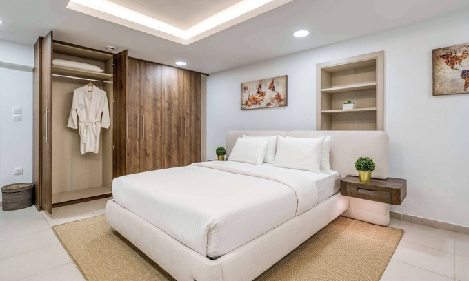 Voula Villa | Voula Luxury Modern Living 1 Bd Apt with Garden