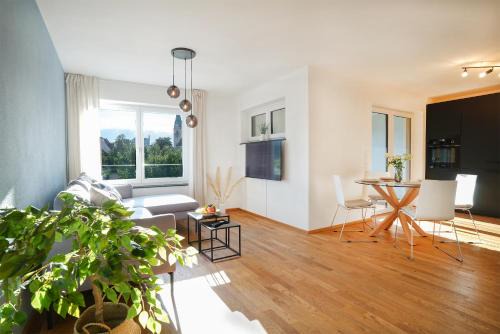Kempten Apartment | VOYAGE Stadtoase am Fluss I Zentral I freier Parkplatz I Wifi I Netflix I Aufzug
