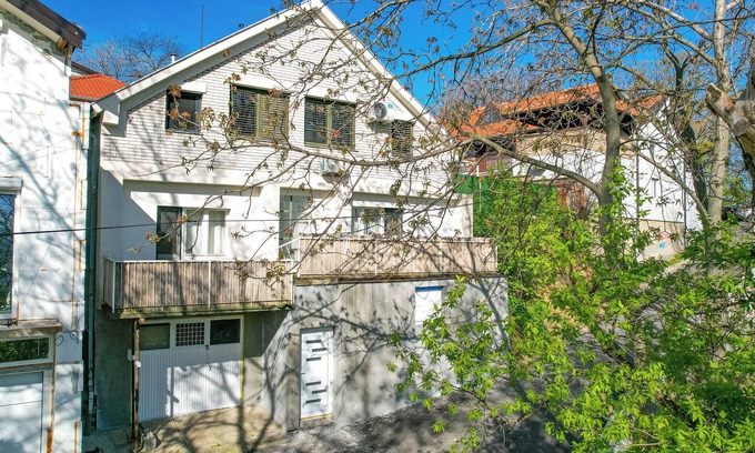 Zvezdara House | VP Apartment - A Forest Retreat in the Heart of the City!