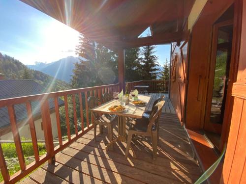 Oz House | Vrijstaand chalet in het groen met ruim terras en 6 slaapkamers
