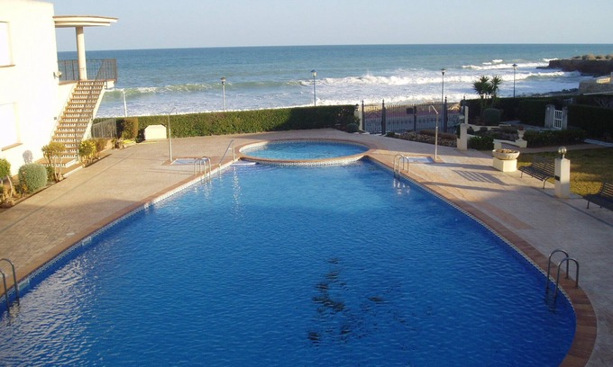 Vinaros Apartment | VT-35059-CS: Urb. Luxury first floor beachfront with WIFI, pool and parking.