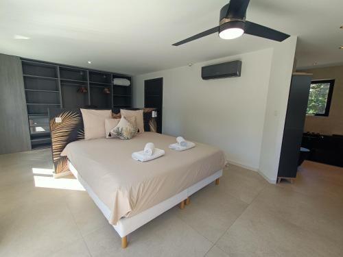 Les Sablettes Villa | Vue et emplacement d'exception à 20 m de la plage des Sablettes