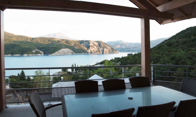 Chorges Apartment | Vue imprenable sur Lac de Serre-Ponçon à Chorges : appt prestige 8 pers