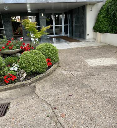 Le Chesnay Apartment | Vue Jardin
