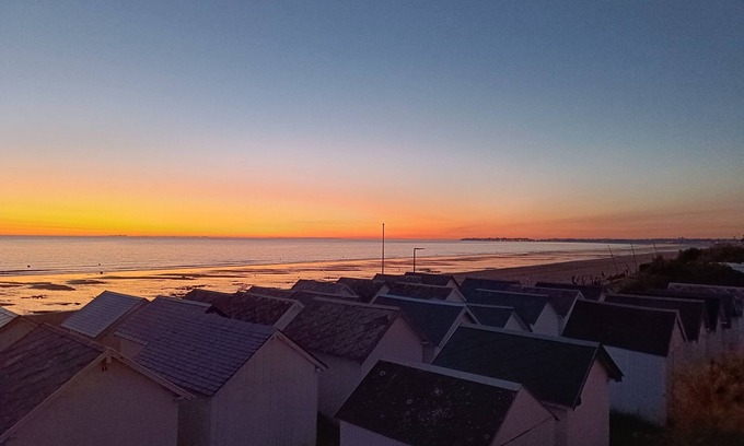 Carolles Apartment | Vue mer Panoramique ! Appartement Duplex à 20 Mètres de la Plage de Sable