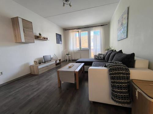 Hluboka nad Vltavou Apartment | Vzdušný byt v centru Hluboké nad Vltavou