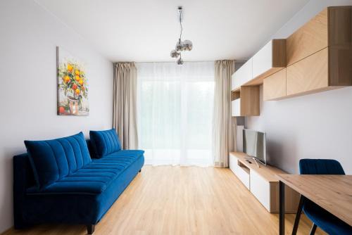 Wlochy Apartment | Włochy Równoległa Chic Apartment by BookingHost