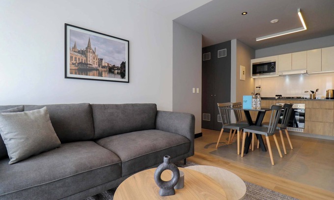 San Isidro Centro Financiero Apartment | w* | Elegant 2BR w/Great Deco in San Isidro