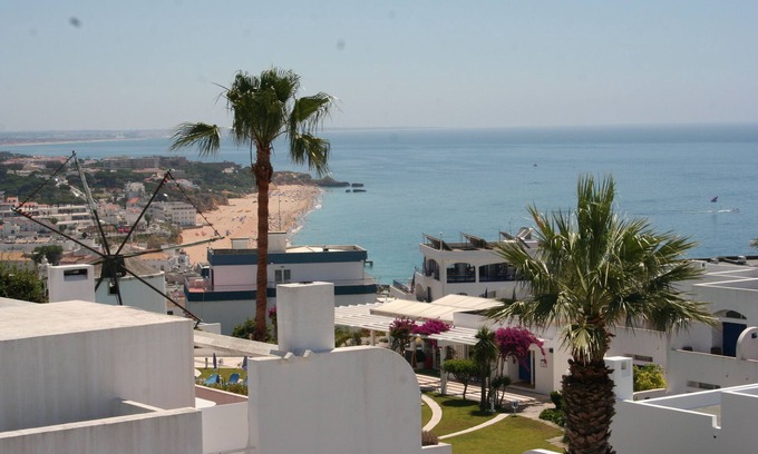 Albufeira Apartment | W. Hill 3 bed with fabulous sea views/ free wi-fi