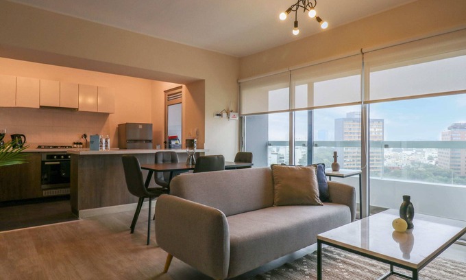 Leuro Apartment | w*| Majestic 2BR w/Modern balcony in Miraflores