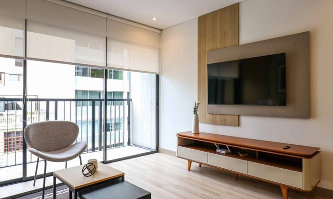 Petit Jean Ocharan Apartment | w* | Modern 2BR with Balcony in the Heart of Miraflores