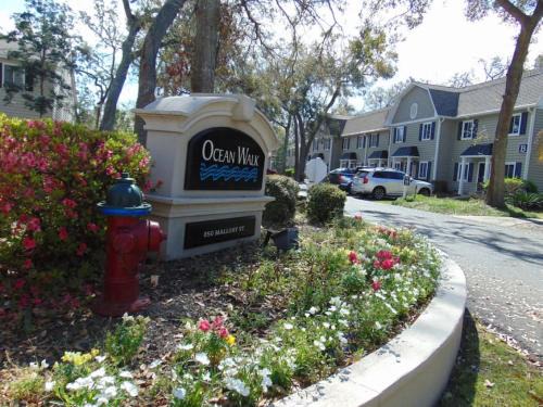 Demere Park House | W2 Ocean Walk Resort upstairs 2 bed king and two twins next to back pool