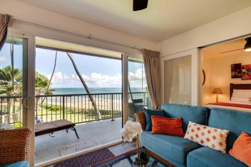 Wailua Apartment | Waipouli Beachfront Condo with Balcony and Ocean Views