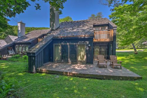 Waitsfield Apartment | Waitsfield Condo with Pool and On-Site Trail Access!
