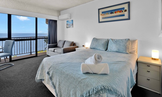 North Ward Apartment | Wake up to uninterrupted ocean views