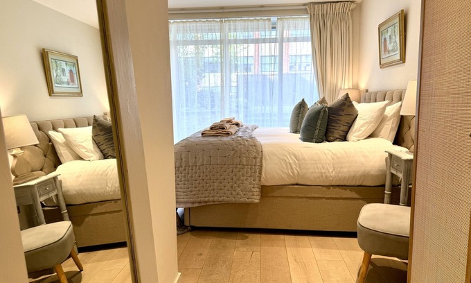 Bath House | Walcot Yard gated mews with parking, Central Bath