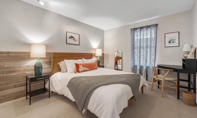 Central Boulder Apartment | Walk Downtown and to Hiking! Spacious 1 bedroom