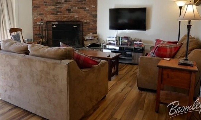 Bromley Mountain Condo | Walk-out Arlington House Condo at Bromley