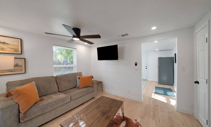 Denton House | Walk To A-Train, Mins To TWU & UNT 2BR In Denton
