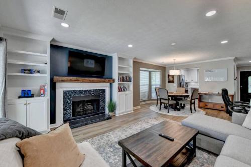 Alpharetta House | Walk to Avalon or Downtown 3