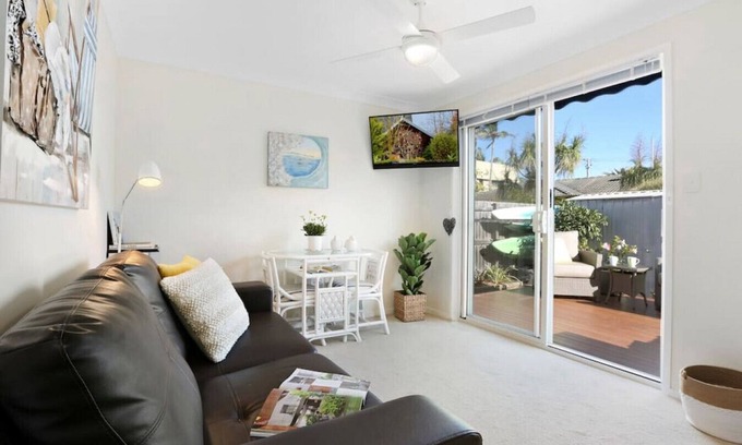 Buddina Apartment | Walk to beach, pet-friendly - Book now for July
