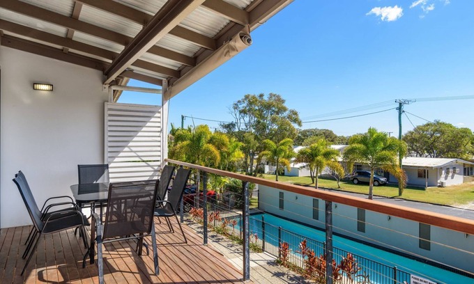 Rainbow Beach House | Walk to beach, walk to shops, walk to everything.