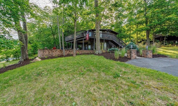 Bedford House | Walk to Bedford Springs from the "Round House" with an Amazing golf course view!