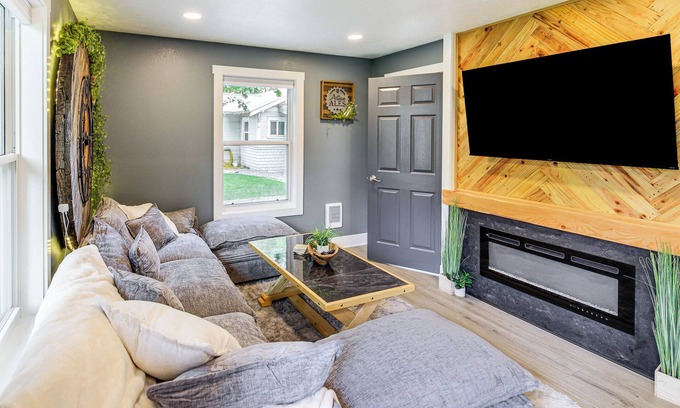 University District House | Walk to Campus & Riverfront Park: Missoula Gem!
