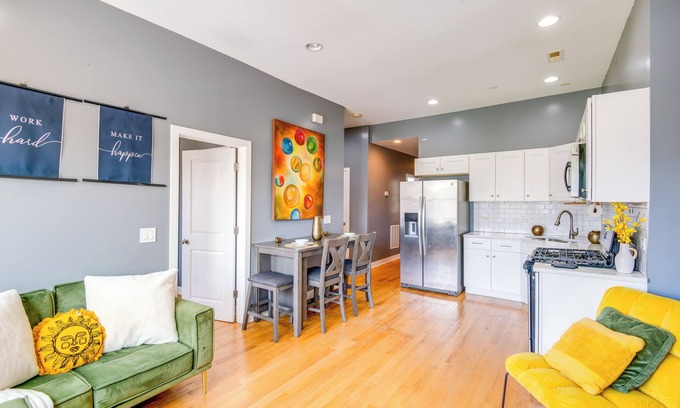 Grand Boulevard House | Walk to Chicago's Shops & Eats: Bronzeville Duplex