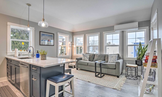 Charlevoix Condo | Walk to Dtwn: Charlevoix Condo w/Fireplace