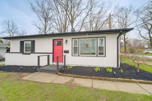 Mentor House | Walk to Marina Home with Hot Tub in Mentor!