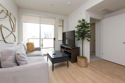 Downtown Apartment | Walk to Santa Monica Beach Pier Boardwalk Venice