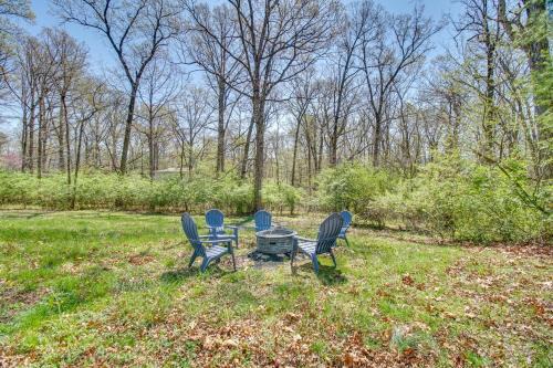 Luray House | Walk to Shenandoah River Homey Luray Cabin