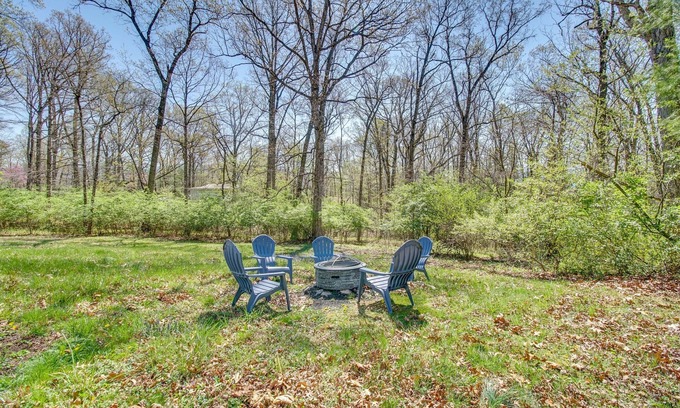 Luray Cabin | Walk to Shenandoah River: Homey Luray Cabin