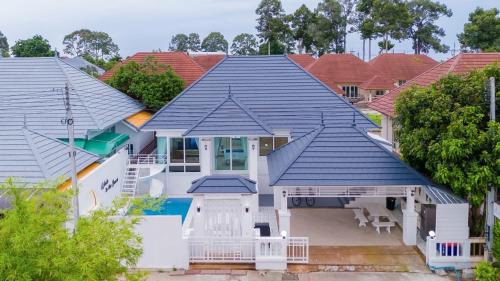 Bang Sare Villa | Walk To The Beach Pool Villa Bangsaray