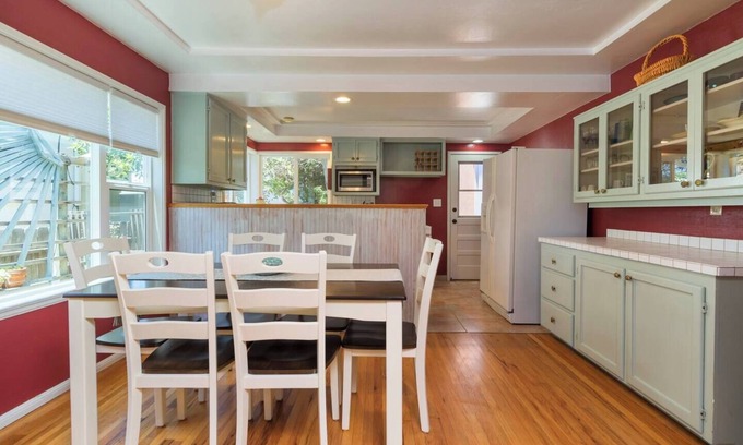 Encinitas House | Walk to the beach! The Moonlight Beach Bungalow