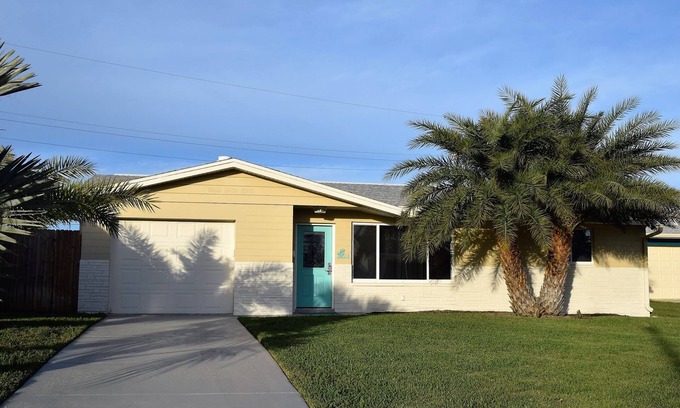 Ocean Breeze Estates House | Walk to the Beach/River, Bikes, Paddleboard, Long Driveway - Great for Trailers