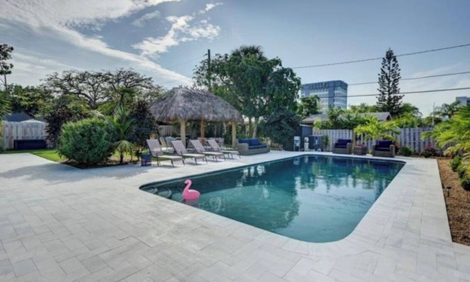 Harbor Village Villa | Walk to the beach & Resturant’s. Tiki Hut Dream Pool Home. Under a mile to beach
