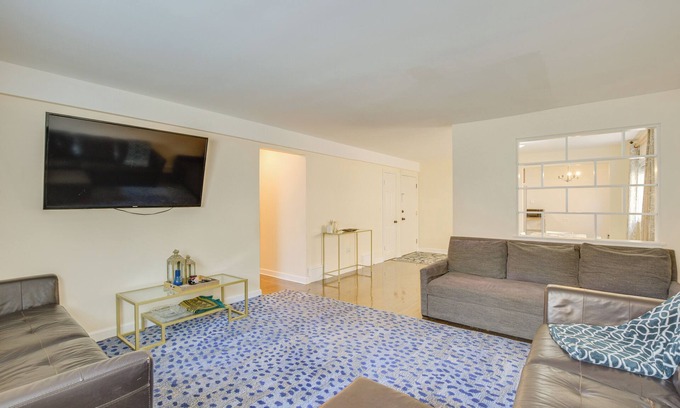 Skokie Condo | Walk to Train: Convenient Skokie Condo!