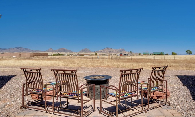 Elgin House | Walk to Wineries: Elgin Wine Country Retreat!