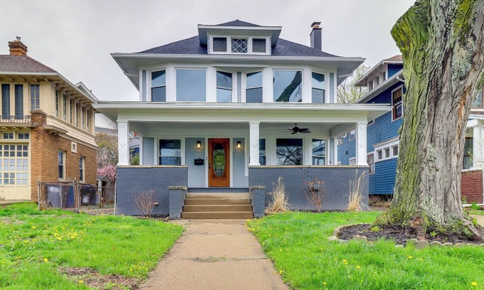 Toledo Apartment | Walkable Apt: 4 Mi to Downtown Toledo!