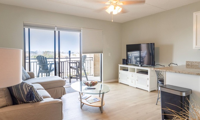 Wilmington Historic District Condo | Walkable Downtown Condo w/ Riverfront Balcony